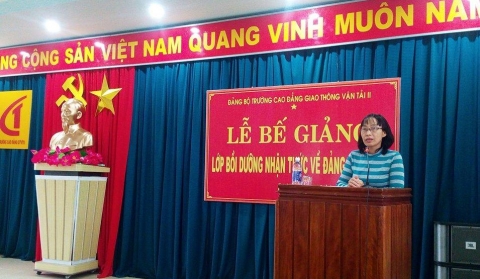 Đảng ủy Trường Cao Đẳng Giao Thông Vận Tải II tổ chức lớp bồi dưỡng nhận thức về Đảng Cộng Sản Việt Nam năm 2016