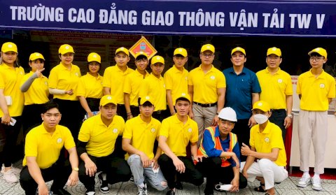 Trường Cao đẳng Giao thông vận tải Trung ương V tham gia Ngày hội việc làm và tư vấn tuyển sinh giáo dục nghề nghiệp cho học sinh và người lao động trên địa bàn Quận Cẩm Lệ, Thành phố Đà Nẵng