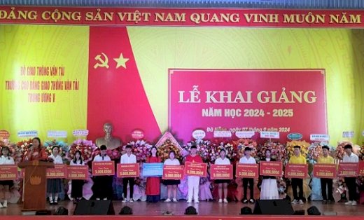 LỄ KHAI GIẢNG NĂM HỌC 2024-2025 VÀ TRAO HỌC BỔNG  KHUYẾN HỌC CHO TÂN HSSV KHÓA 2024